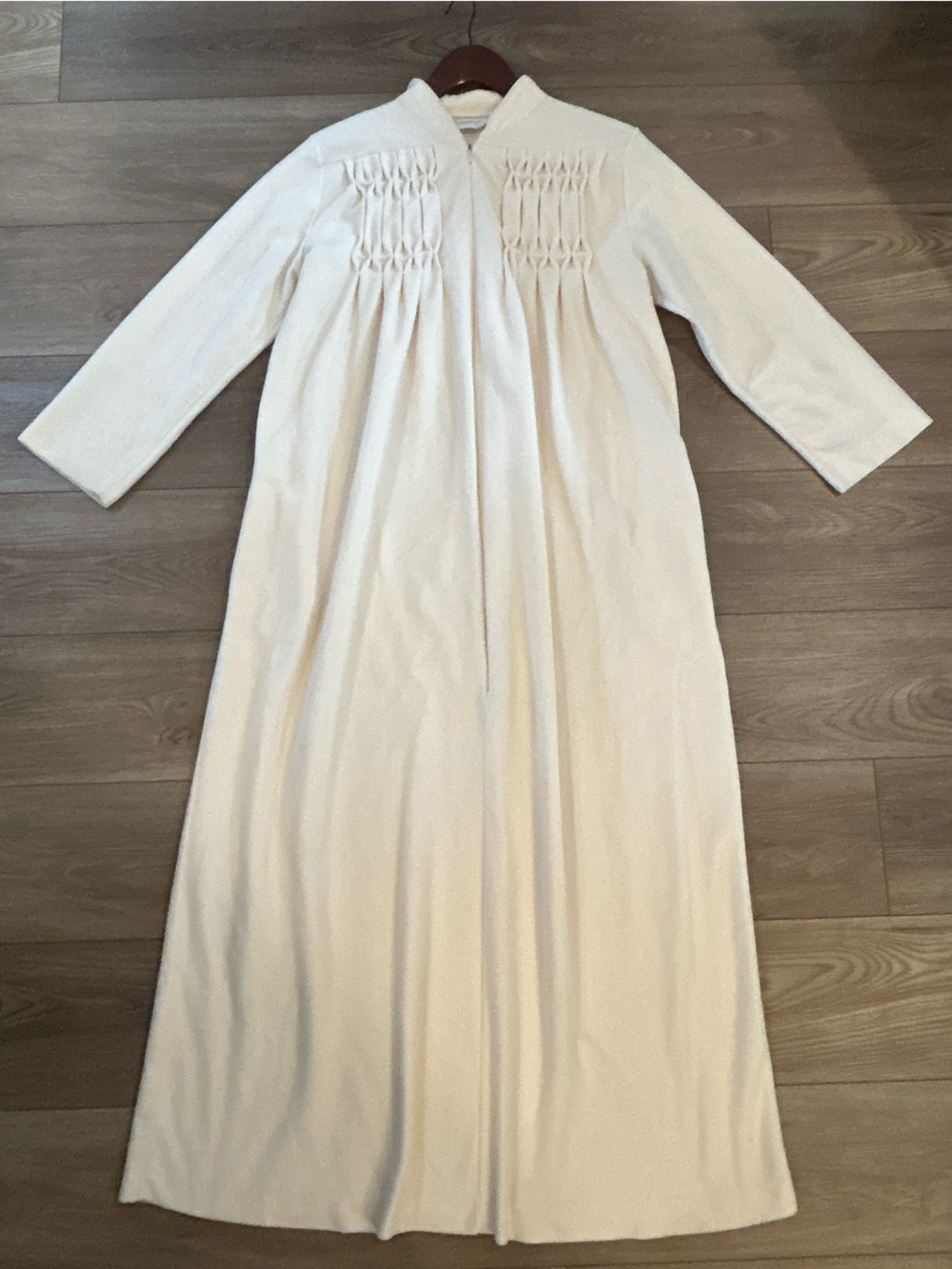 Vintage 1970s Kayser Smocked Ivory Maxi Housecoat Gown C&C Zipper USA Large